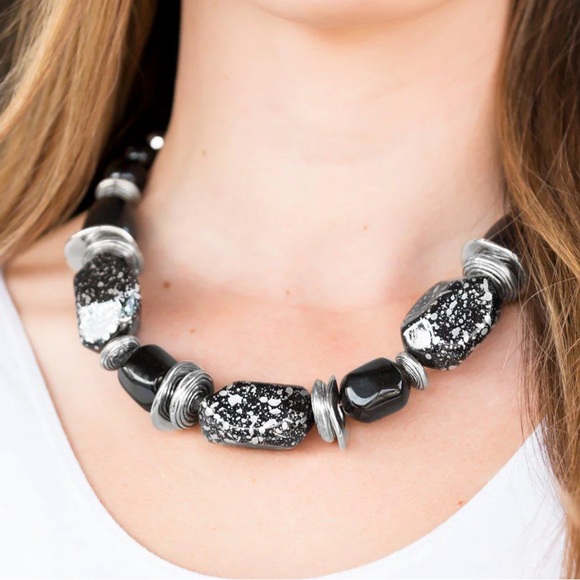 Transform Your Look with In Good Glazes: Black Stone Necklace & Earring Set - Picture 4 of 7